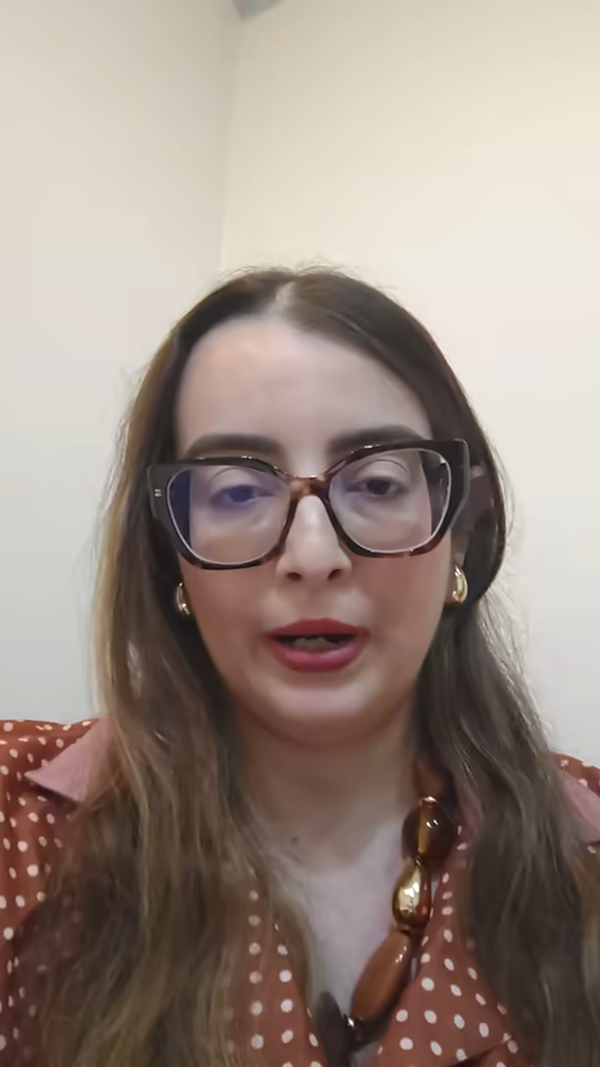 Dra. Karly Lagreca de Oliveira